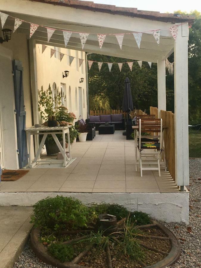 Chez Broche Bed & Breakfast Mazerolles  Exterior foto